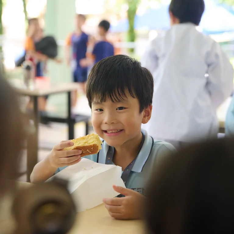 Eat a delicious lunch