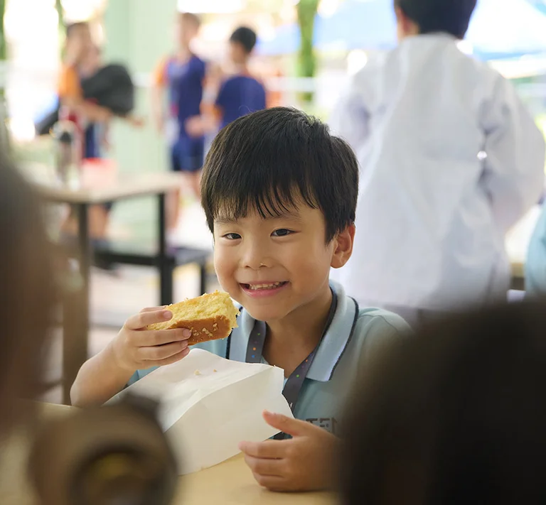 Eat a delicious lunch