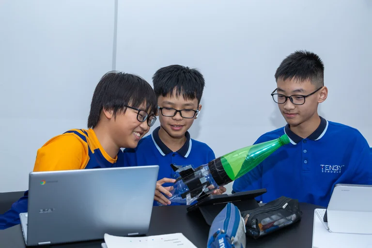 Technology that enhances curricula