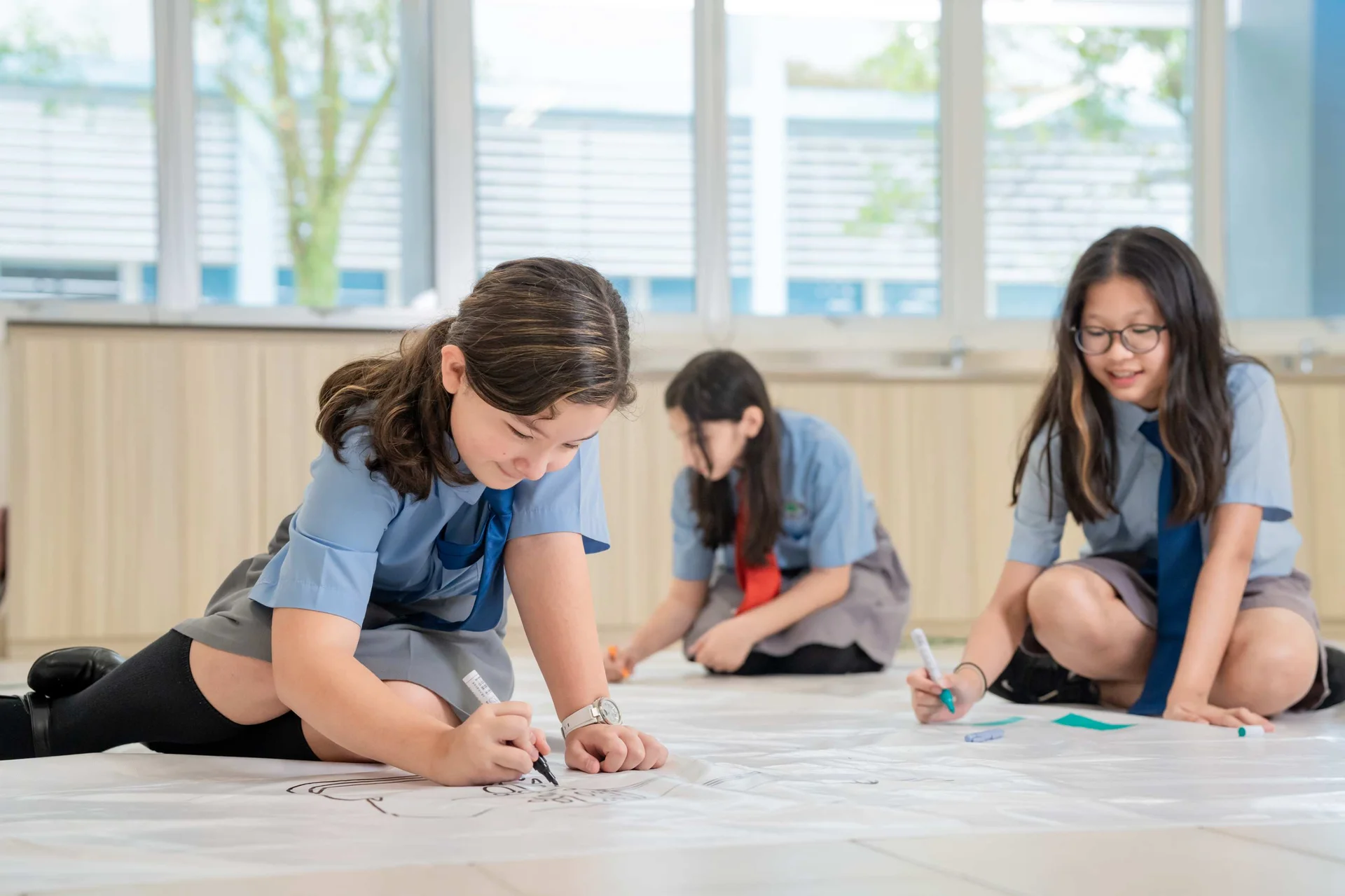 Girls drawing with markers