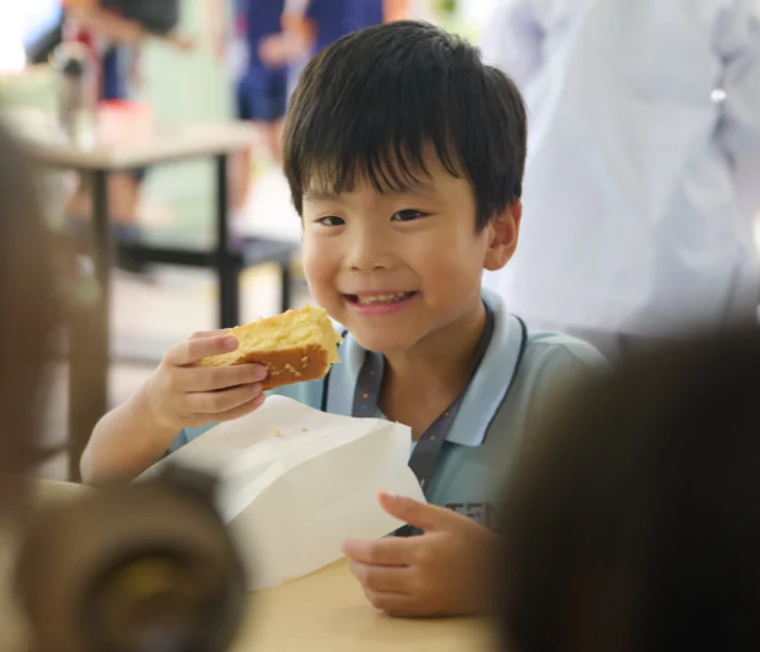 Eat a delicious lunch