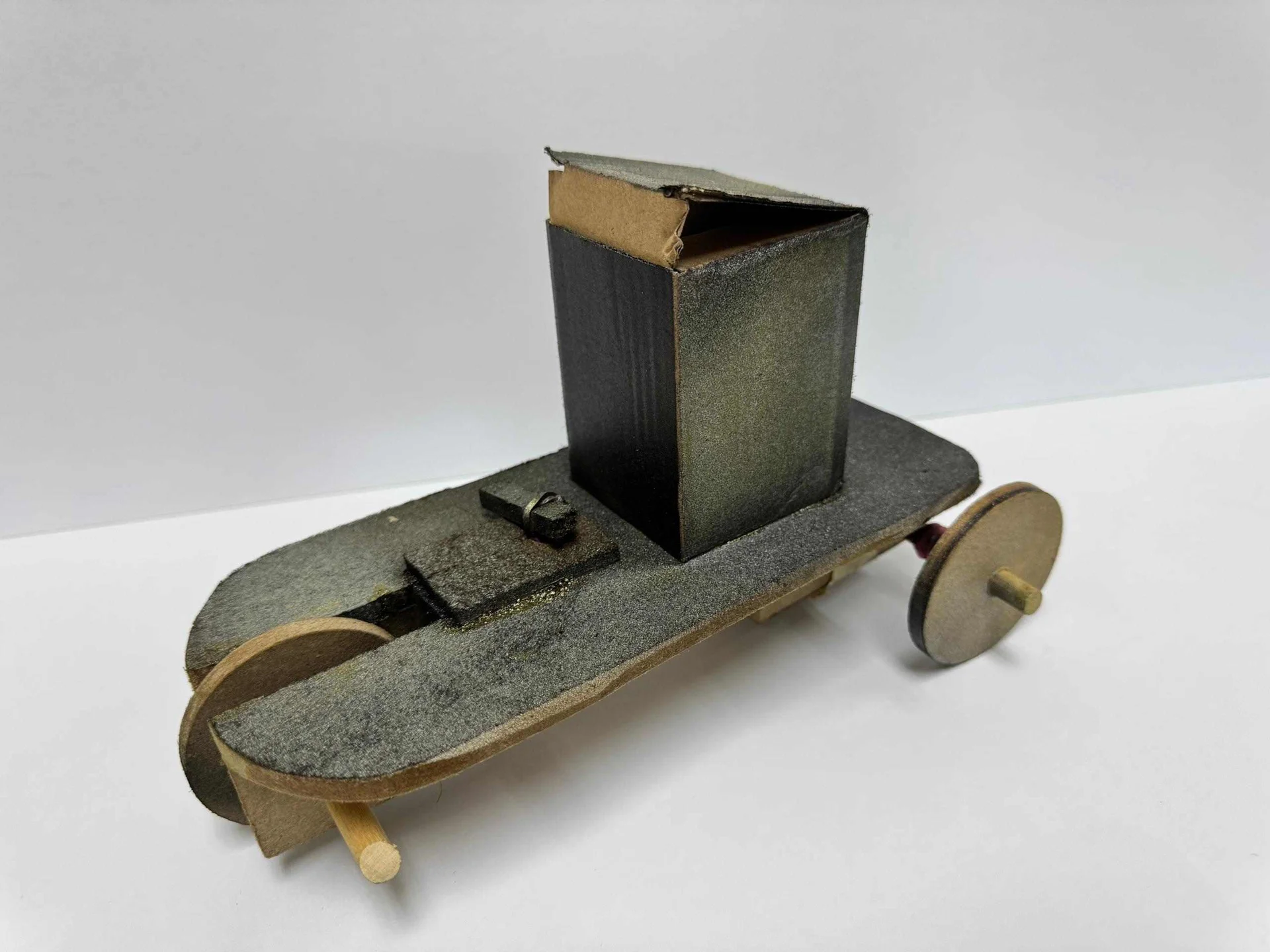 Year 9 Students Combine Science, Engineering, and Creativity in Egg Buggy Challenge